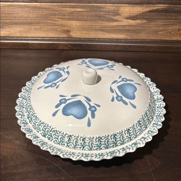 ABC Distributing Beautiful Pattern Blue Hearts Ceramic Pie Plate with Lid - Picture 1 of 12